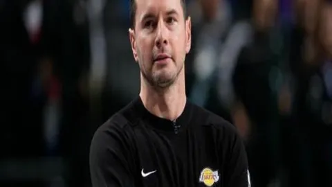 昨日辉煌战绩显，逆袭潜力在名次裂痕中悄然浮现